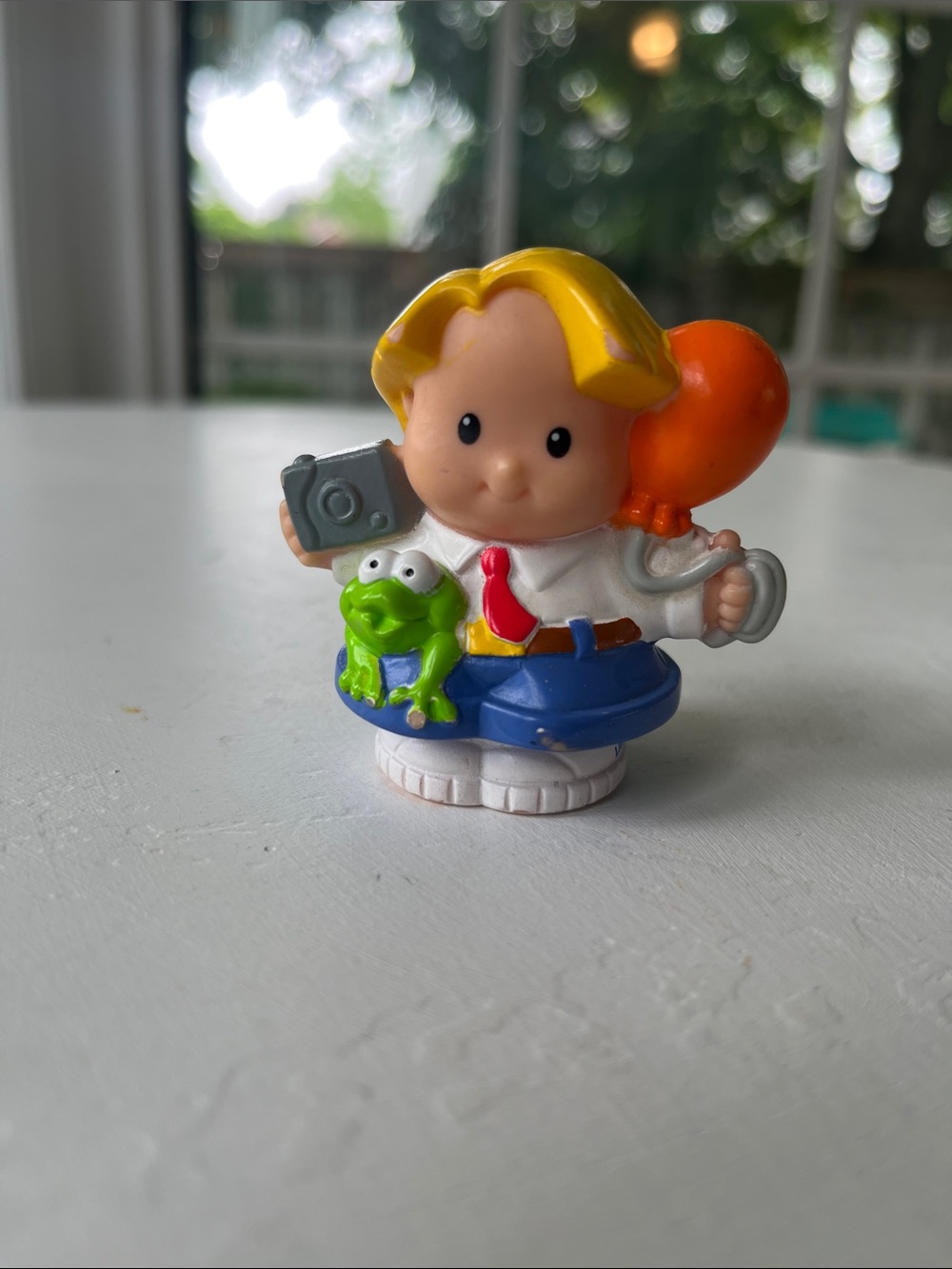 3/$20 💛Fisher Price Little People Eddie with balloon